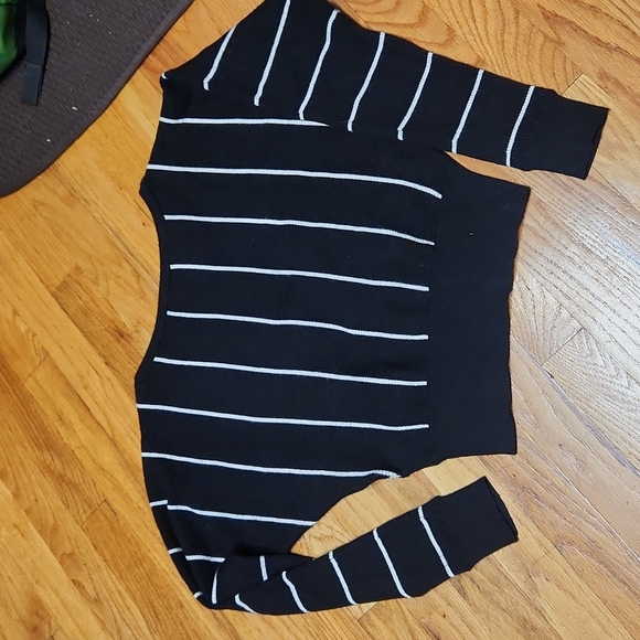 Women's XS Cropped Sweater, EUC - Picture 3 of 6